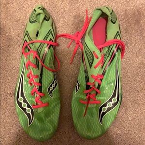 Saucony green track distance spikes